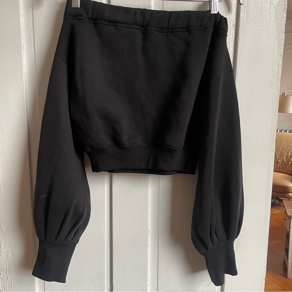 Missguided Black Off Shoulder Cropped Sweatshirt - Picture 2 of 10